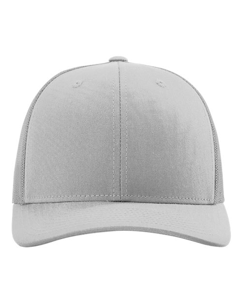 Baseball cap in light gray with white contrast brim and small ventilation eyelets